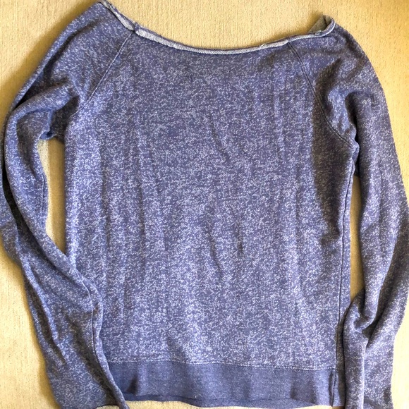 Soft, comfy, cut-off Volcom sweatshirt - Picture 4 of 4